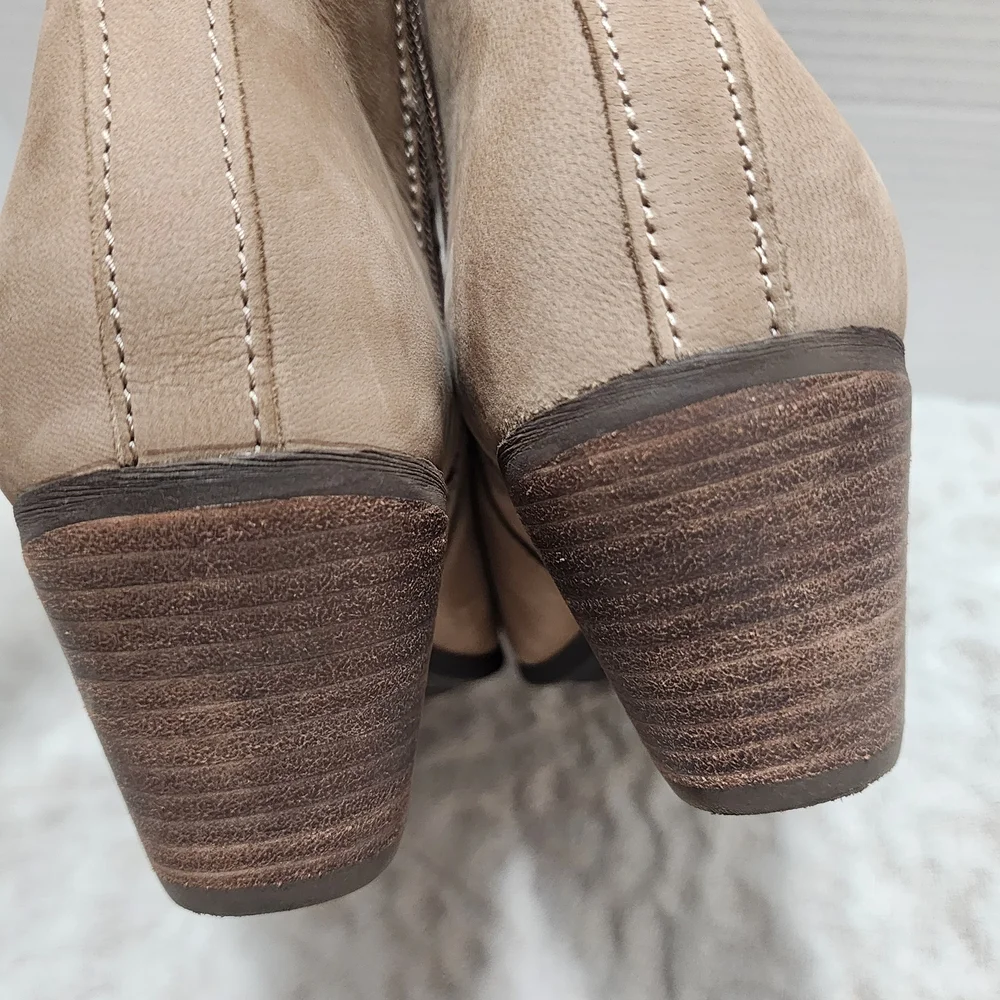 Frye Sandra Chelsea Nubuck Leather Ankle Stitched Block Heel Western Boot Sz 9